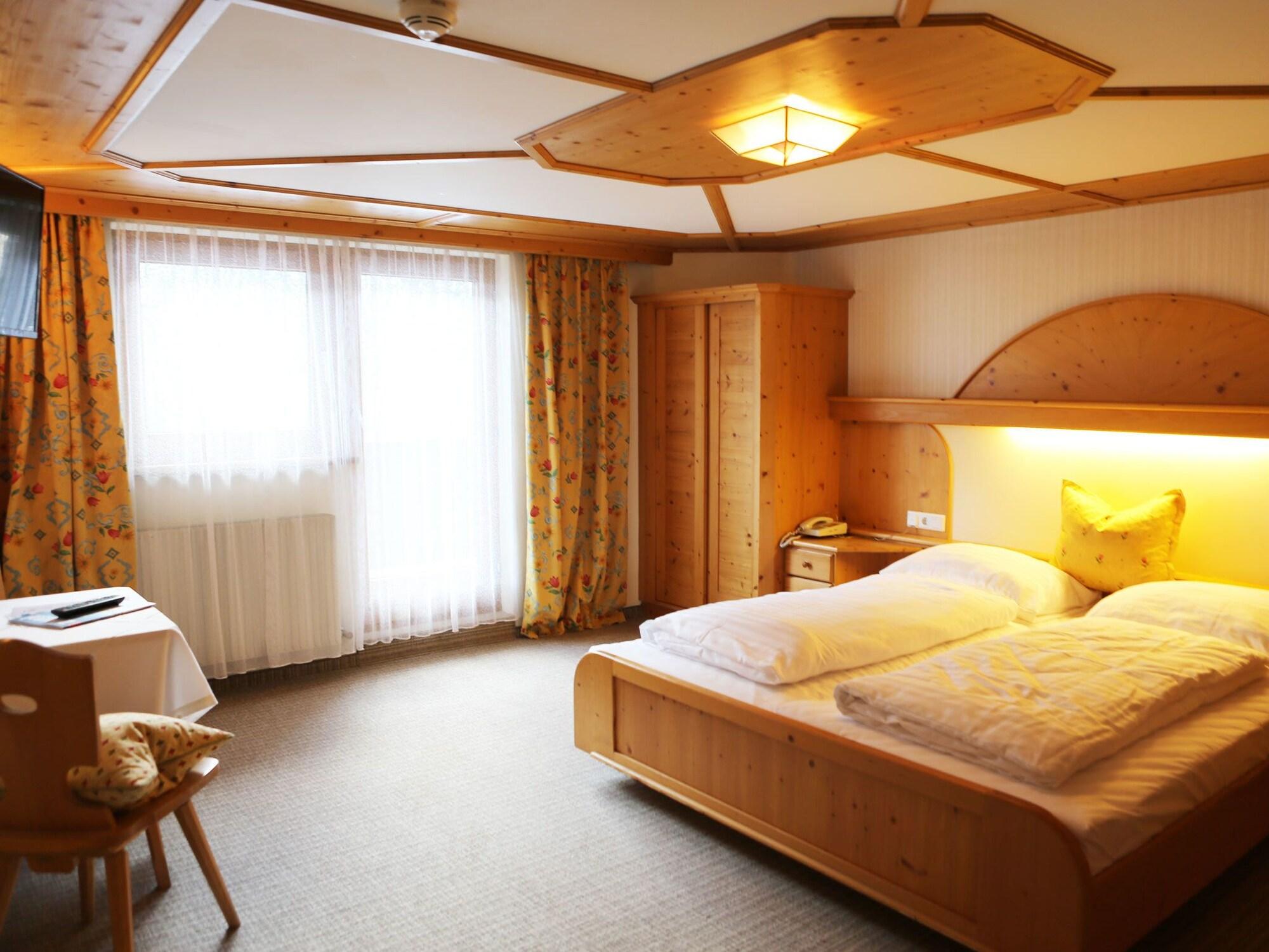 Gasthof Pension Madseiterhof Tux Ngoại thất bức ảnh