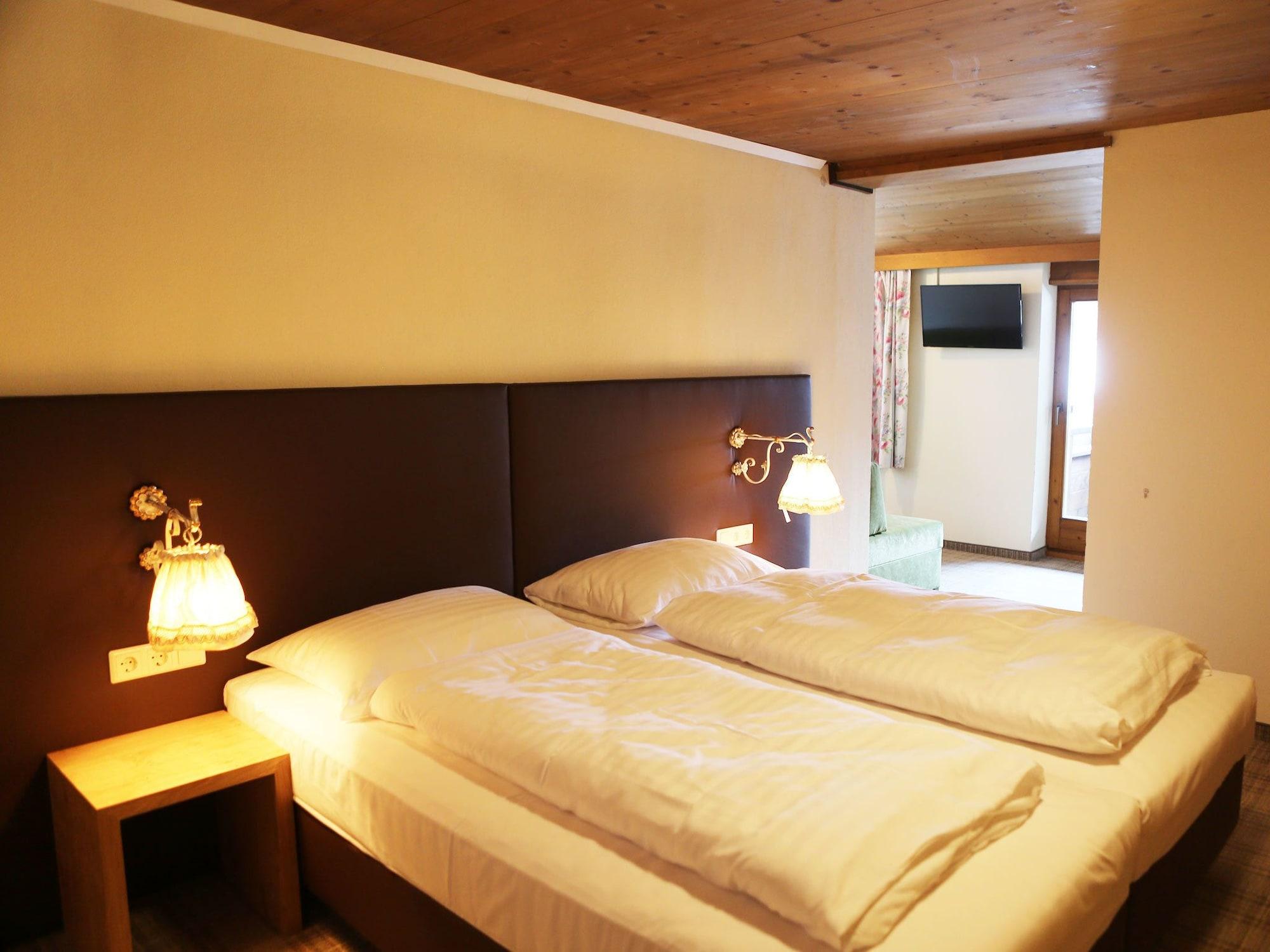 Gasthof Pension Madseiterhof Tux Ngoại thất bức ảnh